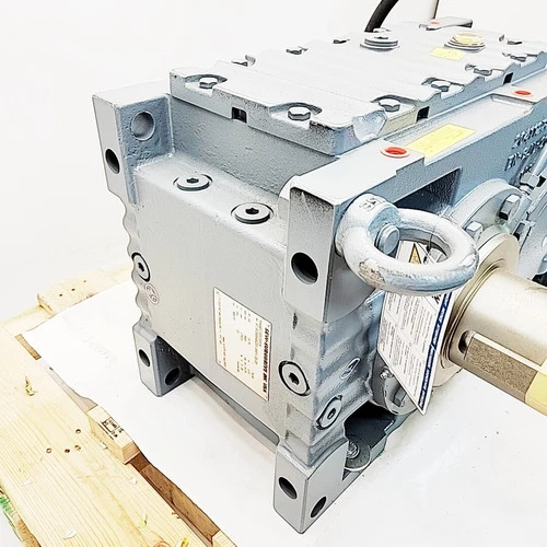 SEW-Eurodrive MC3RVSF05 Helical Gear Reducer 70:1 Ratio — product image 7 of 10