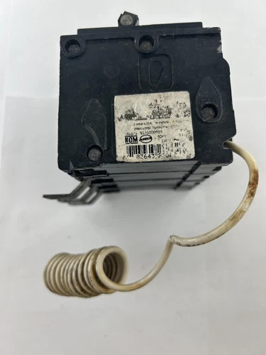 Siemens B310000S01 3-Pole 100 Amp 240V Shunt Trip Circuit Breaker — product image 3 of 4