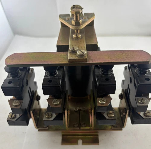 General Electric IC2820A100-BB2-BB 8-Pole DC Relay — product image 5 of 6