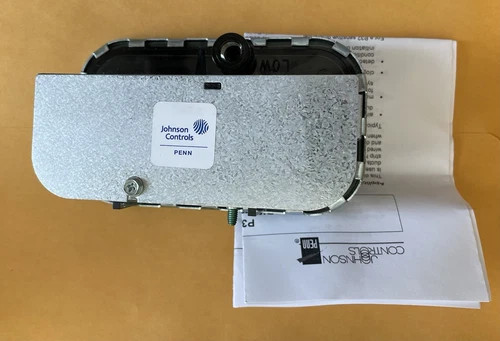 Johnson Controls P32AF-1 120/240VAC .05-5" WC SPDT Differential Pressure Switch — primary product image