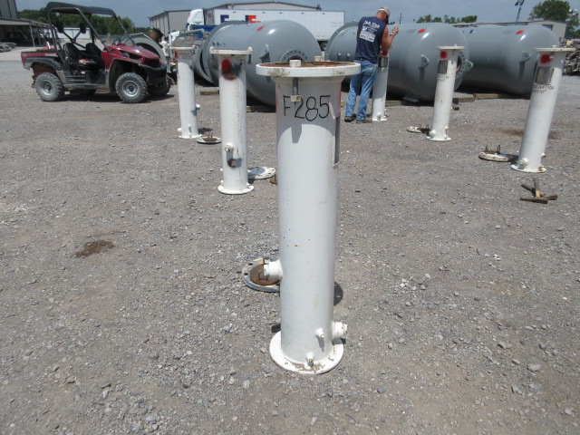 Valerus SS256-0 Vertical Pressure Vessel 8-5/8" x 3'9" — product image 8 of 10
