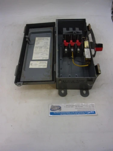 Square D HU361AWK Heavy Duty Safety Switch, 30A, 600V, 3-Pole, Non-Fusible, NEMA 12 — product image 4 of 8