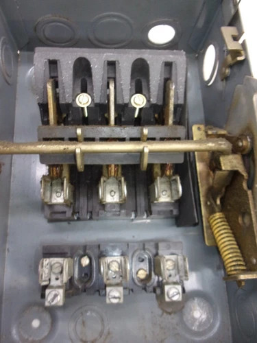 Westinghouse HF422N Heavy Duty Safety Switch, 60A, 240V, 3P/4W, Fusible, NEMA 1 — product image 4 of 8