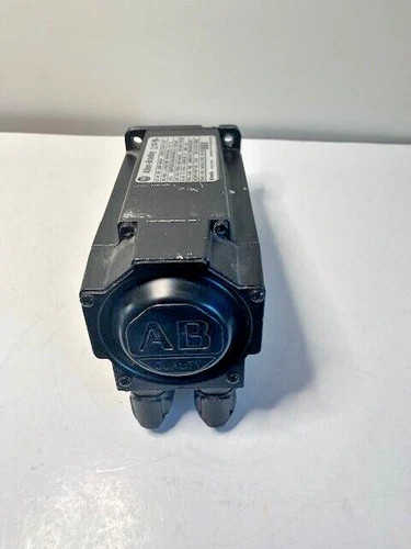 Allen-Bradley MPL-B320P-MK74AA Kinetix MP-Series Low-Inertia Servo Motor — product image 6 of 6