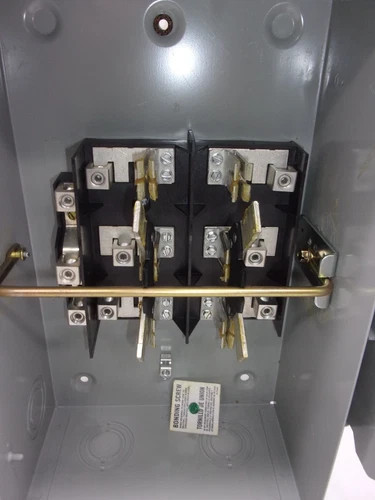 Eaton DT223URH General Duty Double Throw Safety Switch, 100A, 240V, NEMA 3R — product image 5 of 8