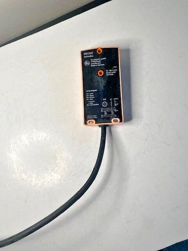 IFM Efector EBC027 Splitter Box 4 Port with 1 ft Cable — primary product image