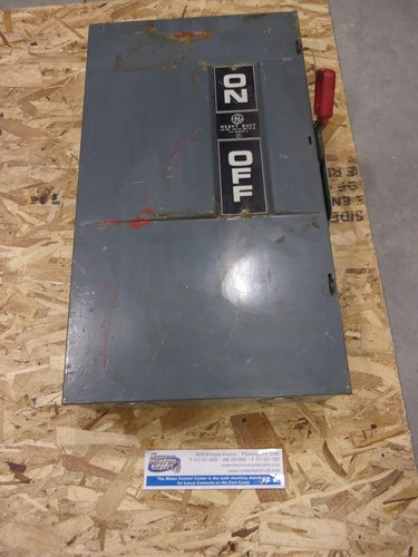General Electric TH4324 Fusible Heavy Duty Safety Switch, 200A, 240V, 3P, 4W, NEMA 1 — primary product image