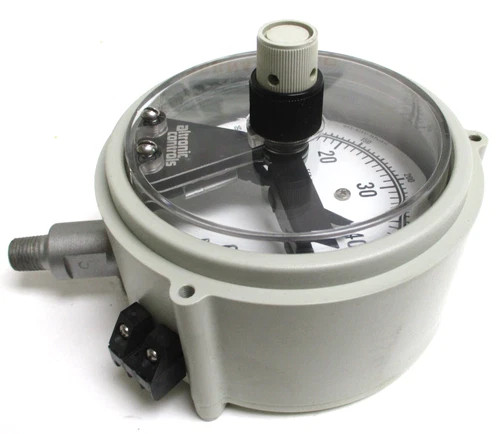 Altronic Controls 4PSHL Pressure Gauge with Switch, 0-60 PSI, 1/4" MNPT SST — product image 2 of 10