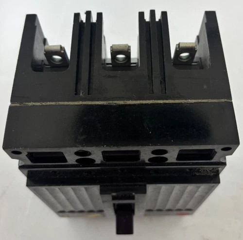 General Electric TED134020 3-Pole 20A Molded Case Circuit Breaker — product image 4 of 5