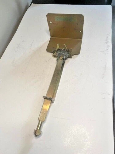 Square D 9421LG7 Circuit Breaker Operating Mechanism Shaft Assembly — primary product image