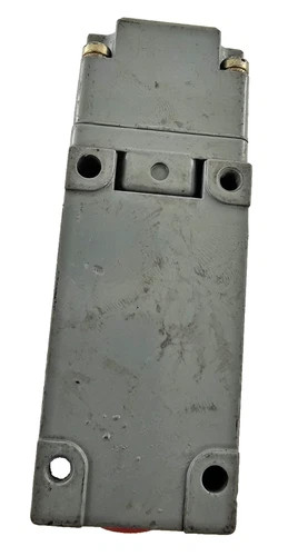 Cutler-Hammer E50 Heavy Duty Plug-In Limit Switch with E50SA Body and E50DR1 Rotary Head — product image 5 of 6