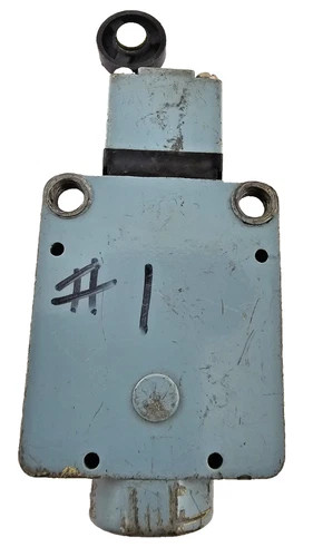 Telemecanique XCKL115 Limit Switch with Roller Lever — product image 4 of 7
