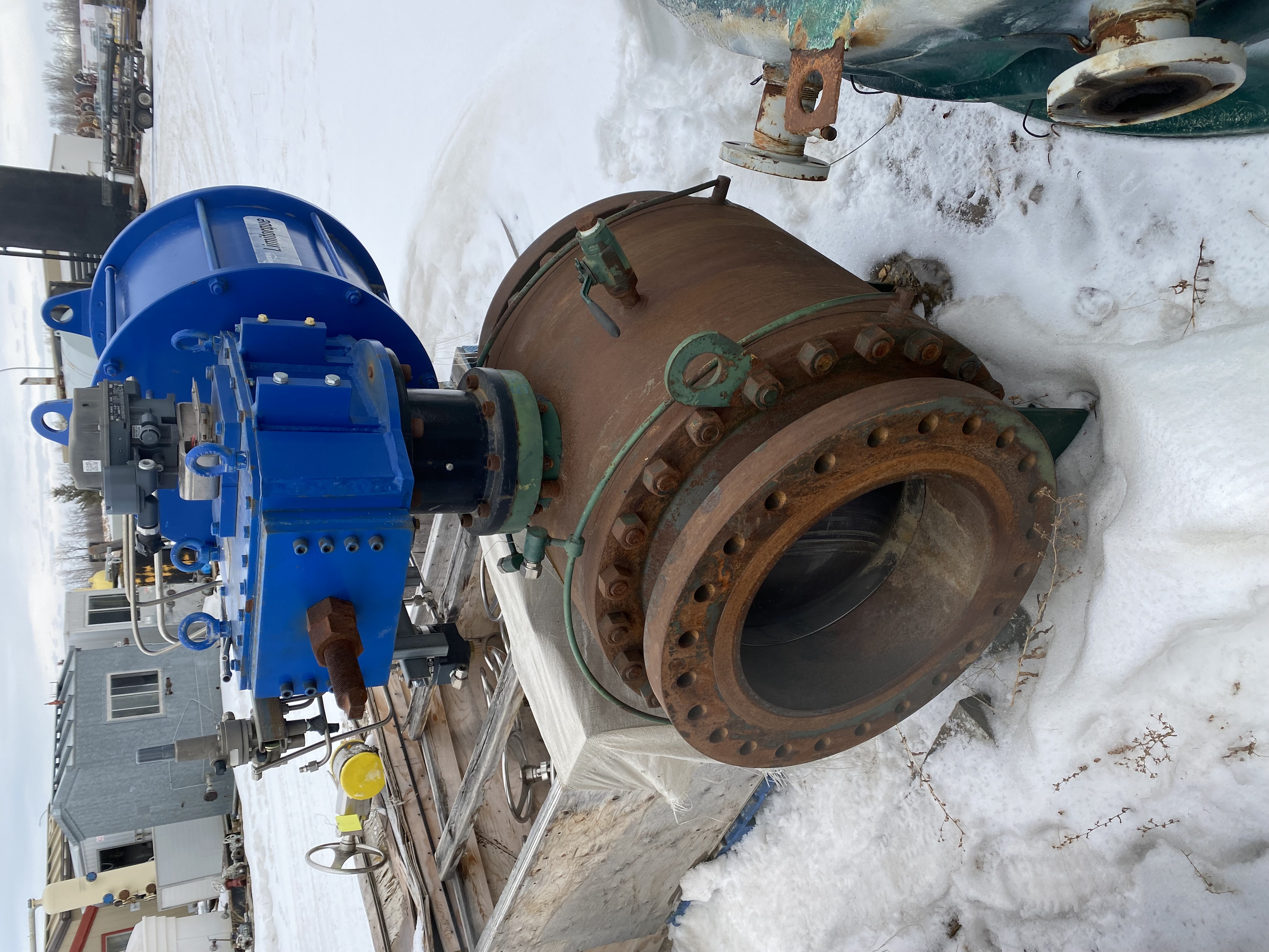 Neway 20" Class 300 Trunnion Mounted Ball Valve with Limitorque Pneumatic Actuator — product image 3 of 12
