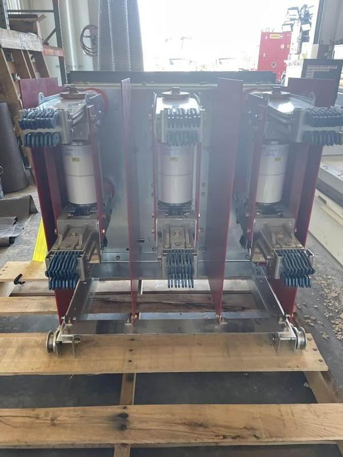 Eaton RPD3K0400 Enclosed Circuit Breaker 400A Frame — product image 2 of 5