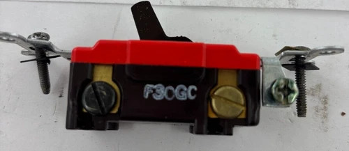 Leviton 1222-2 Double-Pole 20A Toggle Switch — product image 2 of 6