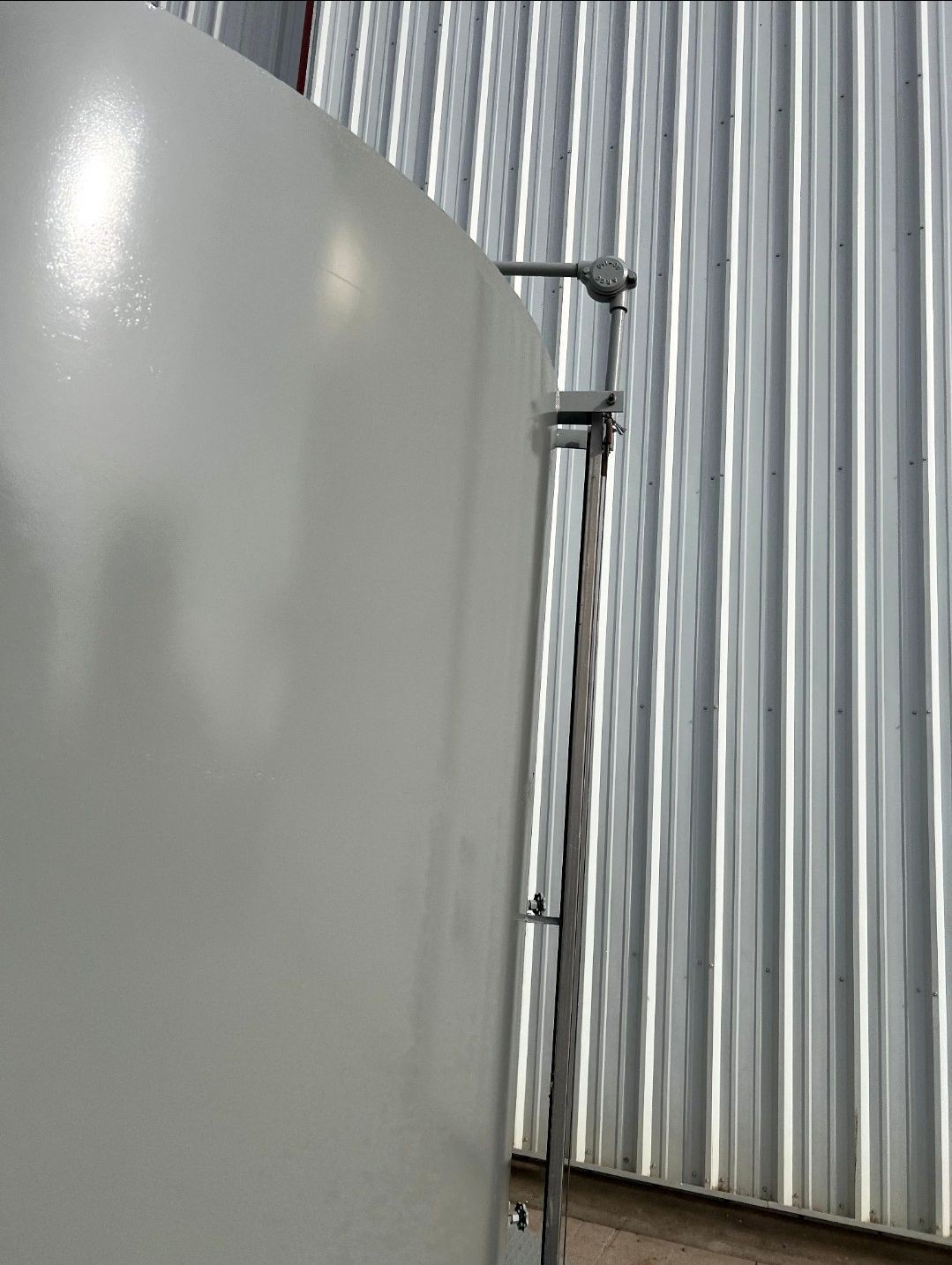 Refurbished 100 BBL Double Wall Tank — product image 5 of 6