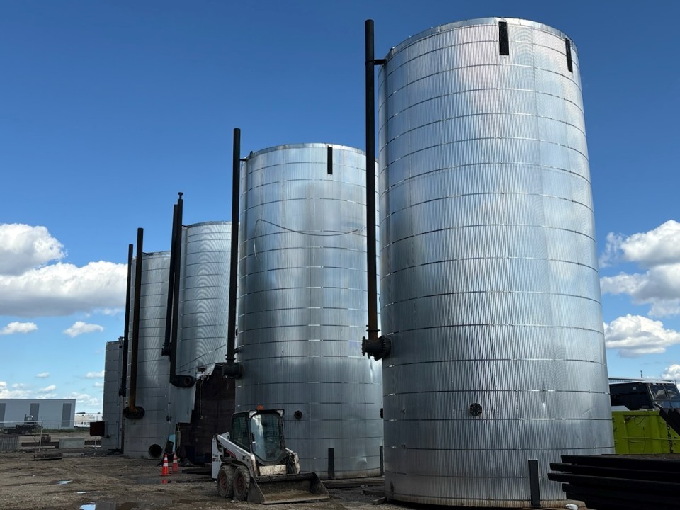 Lightly Used 142 BBL Fiberglass Storage Tanks