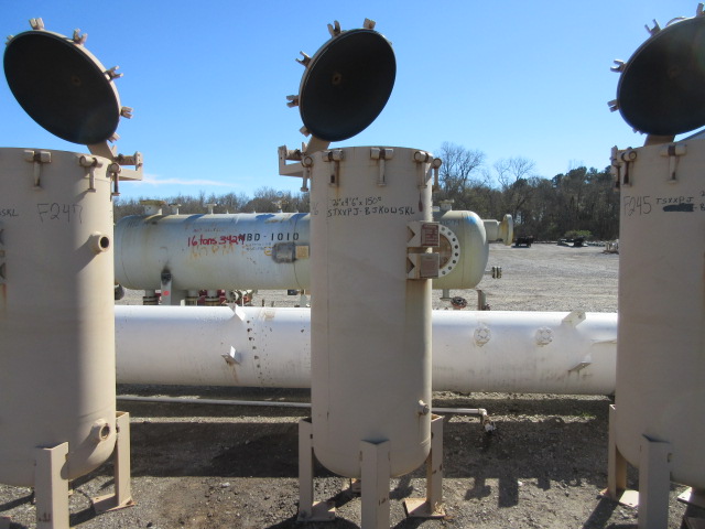 National Tank Company Vertical Filter Vessel 26" x 4'6" 150 PSI — product image 8 of 9