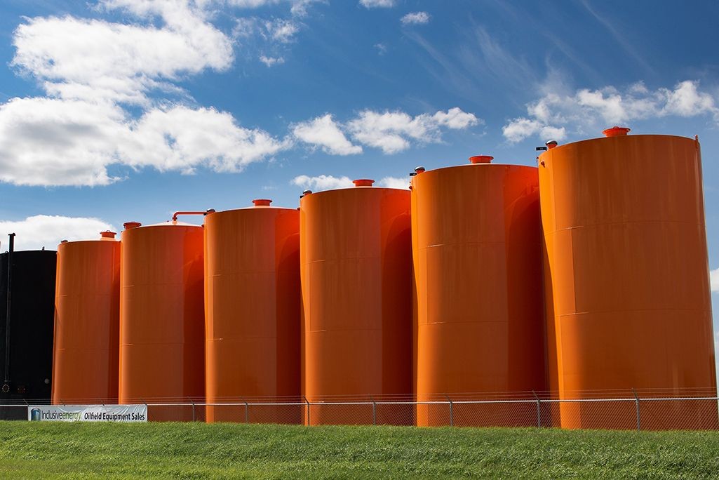 New 1000 BBL Painted Storage Tanks — product image 5 of 6