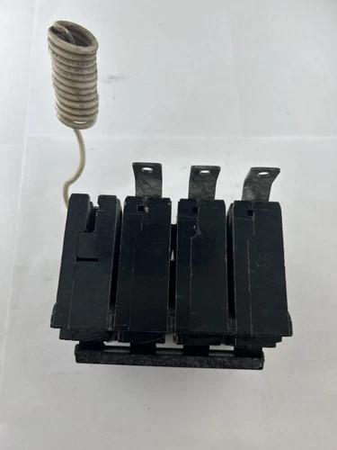 Siemens B310000S01 3-Pole 100 Amp 240V Shunt Trip Circuit Breaker — product image 2 of 4