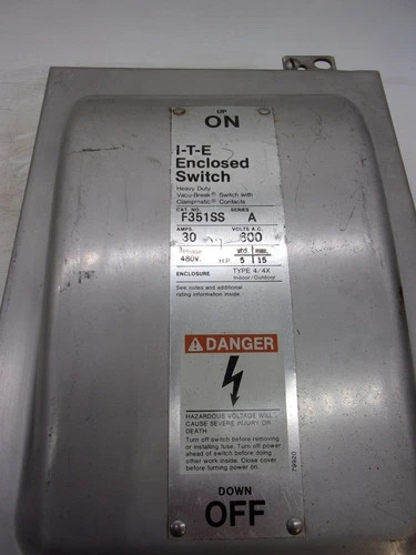 Siemens I-T-E F351SS Heavy Duty Safety Switch, 30A, 600V, 3-Pole, Fusible, NEMA 4/4X Stainless Steel Enclosure — product image 2 of 9