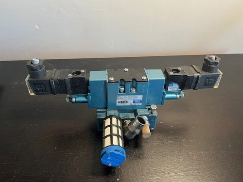 MAC Solenoid Valve MV-A1C-A211-CF-DFFJ-1JJ with Manifold MB-A1C-131, 24VDC Coil — primary product image