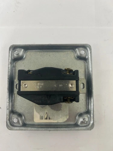 Cooper Hart-Lock NEMA L6-30 Receptacle 30A 250V with 4 Inch Square RS Cover Plate — primary product image