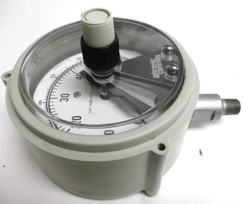 Altronic Controls 4PSHL Pressure Gauge with Switch, 0-60 PSI, 1/4" MNPT SST — product image 4 of 10