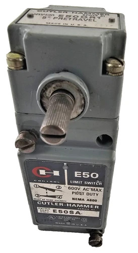 Cutler-Hammer E50 Heavy Duty Plug-In Limit Switch with E50SA Body and E50DR1 Rotary Head — primary product image