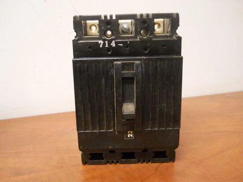 General Electric TE132030 30A 240V 3-Pole Molded Case Circuit Breaker