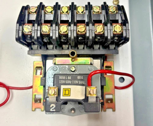 Square D 8903LG60V84FF4T Electrically Held Lighting Contactor — product image 4 of 7