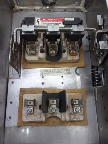 Siemens I-T-E F351SS Heavy Duty Safety Switch, 30A, 600V, 3-Pole, Fusible, NEMA 4/4X Stainless Steel Enclosure — product image 4 of 9