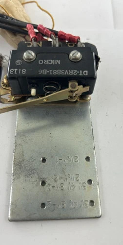 Honeywell MICRO SWITCH DT-2RV3881-B6 Snap-Action Limit Switch — product image 2 of 4