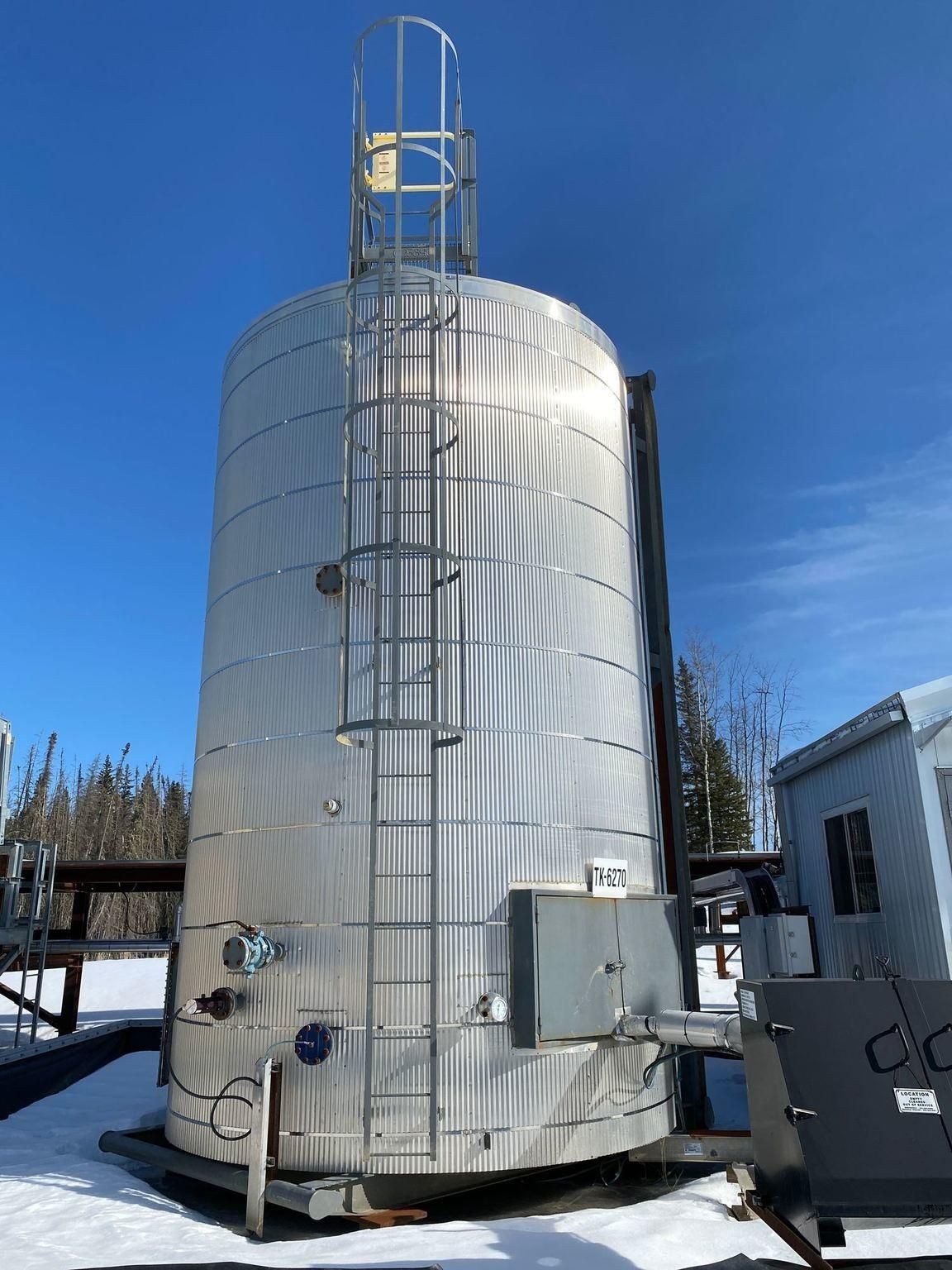 400 BBL Storage Tanks with Envirovault