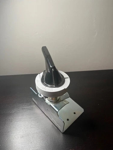 Square D 9421LZ250 Door Mount On/Off Operating Mechanism — primary product image