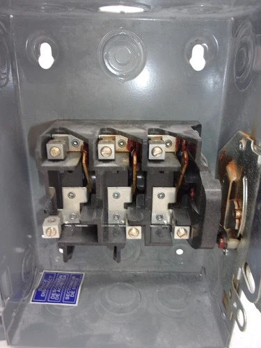 Square D DU321 General Duty Safety Switch 30A 3P Non-Fusible 240V NEMA 1 — product image 4 of 8