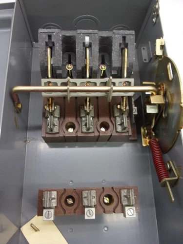 Arrow Hart Heavy Duty Fusible Safety Switch AH-423A — product image 4 of 9