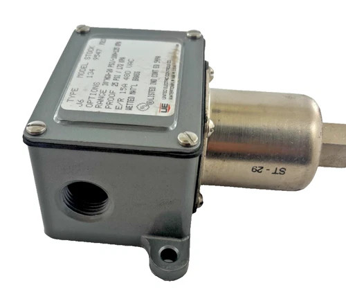 United Electric Type J6 Model 134 Pressure Switch — product image 3 of 7