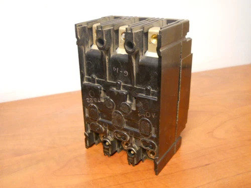 General Electric TE132030 30A 240V 3-Pole Molded Case Circuit Breaker — product image 2 of 6