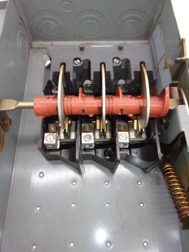 Square D HU363 Heavy Duty Safety Switch, 100A, 600V, 3-Pole, Non-Fusible, NEMA 1 — product image 3 of 8