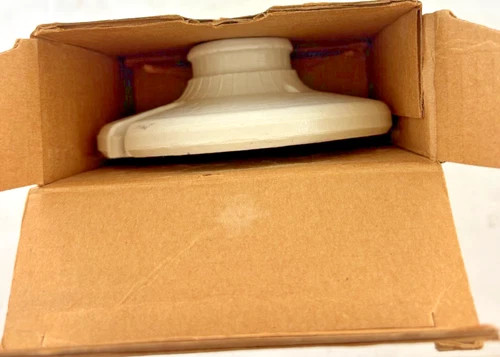 Bryant 5228 Porcelain Incandescent Lampholder Medium Base — product image 2 of 4