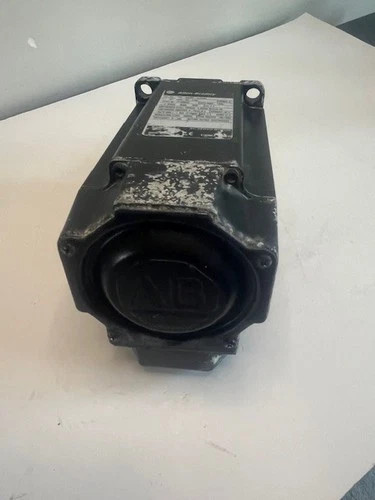 Allen Bradley MPL-B430P-SJ22A Low Inertia Servo Motor — product image 8 of 8