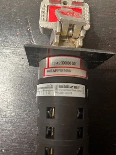 Allen-Bradley 440T-MRPSE16AA Prosafe Trapped Key Interlock Switch with Bc Key — product image 2 of 4