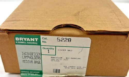 Bryant 5228 Porcelain Incandescent Lampholder Medium Base