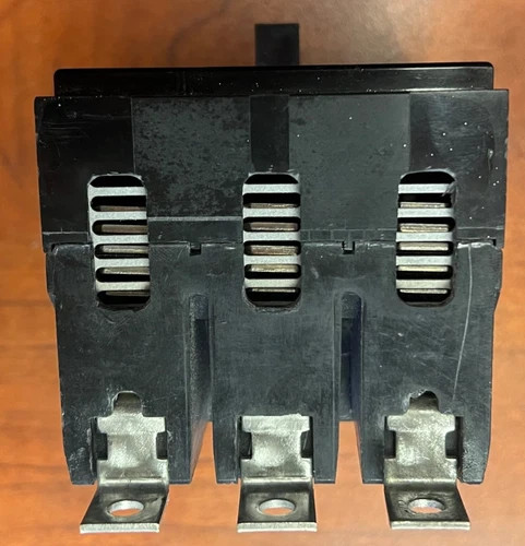 Eaton GHB3030 3-Pole 30A Molded Case Circuit Breaker — product image 3 of 6