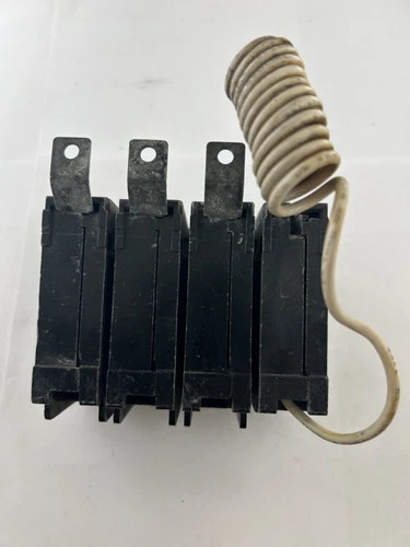 Siemens B310000S01 3-Pole 100 Amp 240V Shunt Trip Circuit Breaker — product image 4 of 4