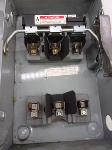 ITE F351 Heavy Duty Fusible Safety Switch, 30A, 600V, 3-Pole, NEMA 1 — product image 4 of 8