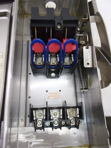 Square D H361DS Heavy Duty Safety Switch, 30A, 600V, 3P, Fusible, NEMA 4/4X/12 Stainless Steel — product image 3 of 8