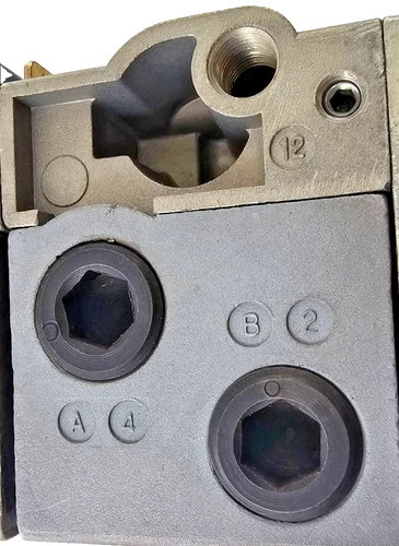 Joucomatic 35500099 Manifold Block with Subbase Bottom ISO 2 3/4" NPT — product image 2 of 4