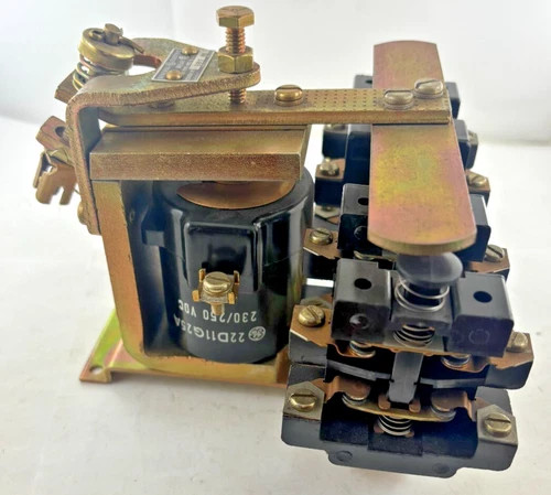 General Electric IC2820A100-BB2-BB 8-Pole DC Relay — product image 3 of 6